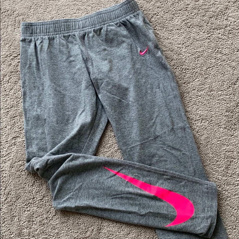 Grey Nike leggings